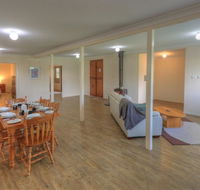 Village Stays Coldstream Gallery Bungalow - Accommodation Tasmania
