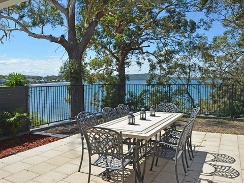Wanda Magic' 19 Randall Drive - Beautiful Water Front House - Accommodation Tasmania 1