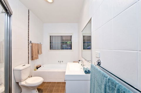Wanda Point House - Tranquil, Elegant & Dog Friendly - Accommodation Tasmania 3