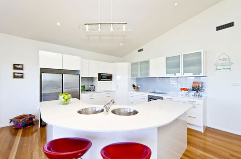 Wanda Point House - Tranquil, Elegant & Dog Friendly - Accommodation Tasmania 2