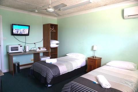 Warners Bay Hotel - Accommodation Tasmania 3
