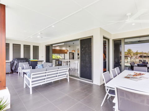 WATERFRONT HOME BORDERING MOOLOOLABA - Accommodation Tasmania 2