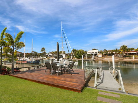 WATERFRONT HOME BORDERING MOOLOOLABA - Accommodation Tasmania 1
