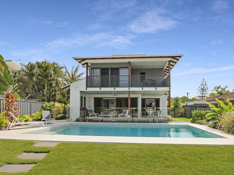 WATERFRONT HOME BORDERING MOOLOOLABA - Accommodation Tasmania 0