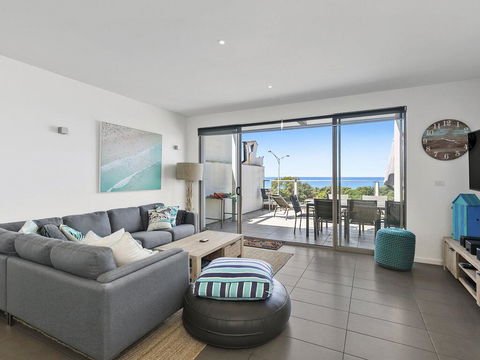 WATERFRONT SEVEN - In The Heart Of Lorne - Accommodation Tasmania 0