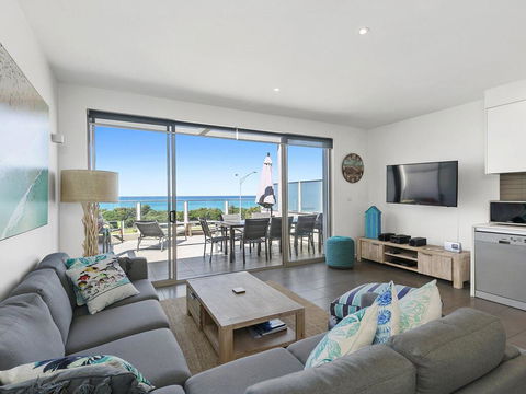 WATERFRONT SEVEN - In The Heart Of Lorne - Accommodation Tasmania 3