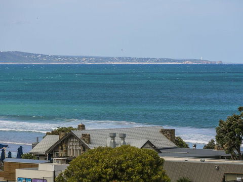WATERFRONT THREE- In The Heart Of Lorne - Accommodation Tasmania 3