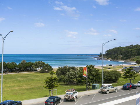 WATERFRONT THREE- In The Heart Of Lorne - Accommodation Tasmania 2