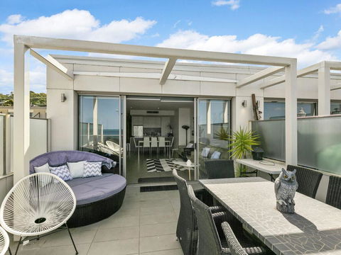 WATERFRONT THREE- In The Heart Of Lorne - Accommodation Tasmania 1
