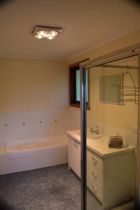 Waterline Holiday Home - Accommodation Tasmania 3
