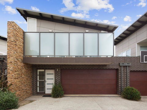 Central To Cowes - Accommodation Tasmania 0