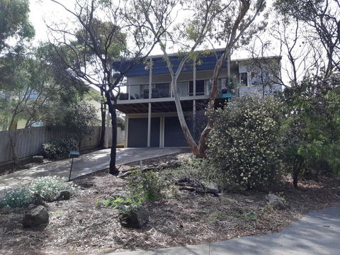 Elevated Holiday House Overlooks Tranquil Wetlands - Accommodation Tasmania 13