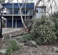 Elevated Holiday House Overlooks Tranquil Wetlands - Accommodation Tasmania