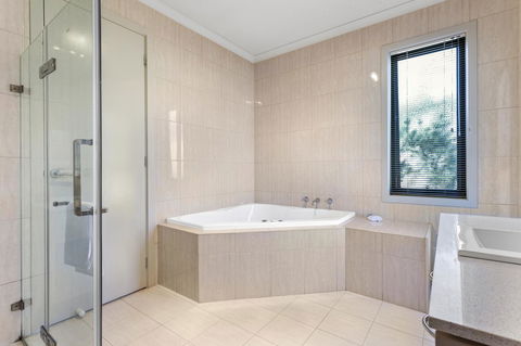 Quality Hotel Point Cook - Accommodation Tasmania 12