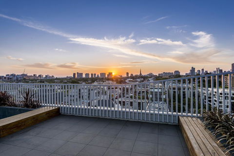 Oaks Melbourne South Yarra Suites - Accommodation Tasmania 6