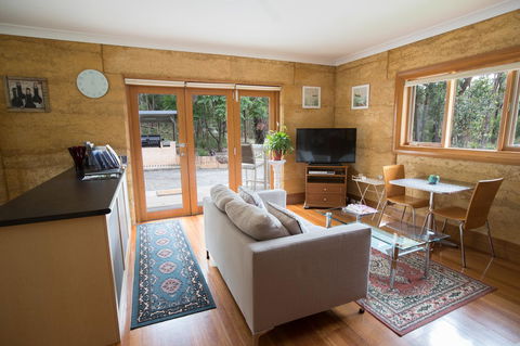 Bundjil Studio - Accommodation Tasmania 6