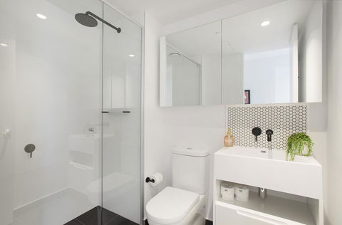 Complete Host CBD Lighthouse Apartments - Accommodation Tasmania 13