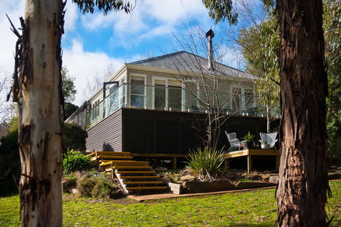 Lake Como Villa - Accommodation Tasmania 0