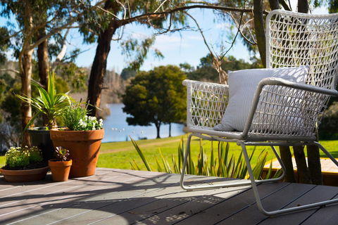 Lake Como Villa - Accommodation Tasmania 1