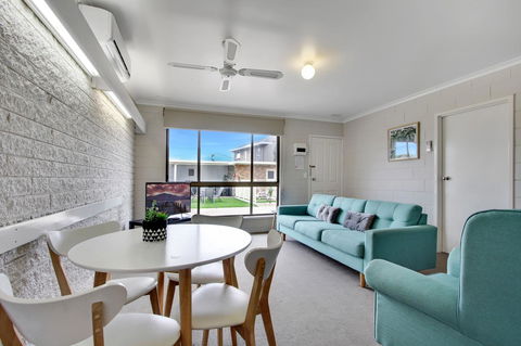 Hybiscus Waterfront Apartments - Accommodation Tasmania 17