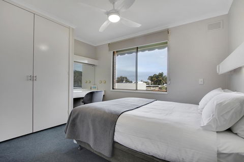 Hybiscus Waterfront Apartments - Accommodation Tasmania 14