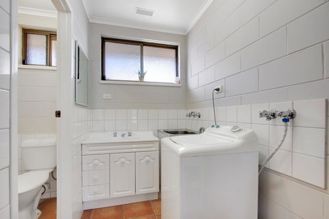 Hybiscus Waterfront Apartments - Accommodation Tasmania 20