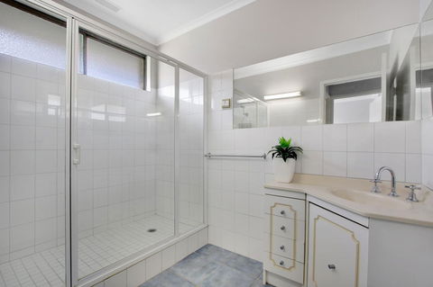 Hybiscus Waterfront Apartments - Accommodation Tasmania 10