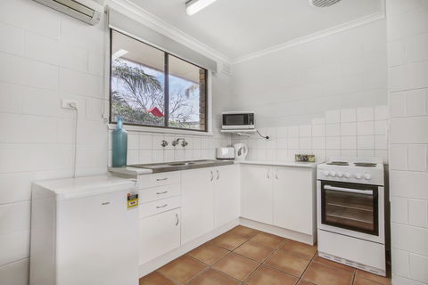 Hybiscus Waterfront Apartments - Accommodation Tasmania 24