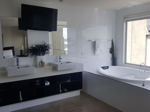 104 On Merri Apartments - Accommodation Tasmania 19