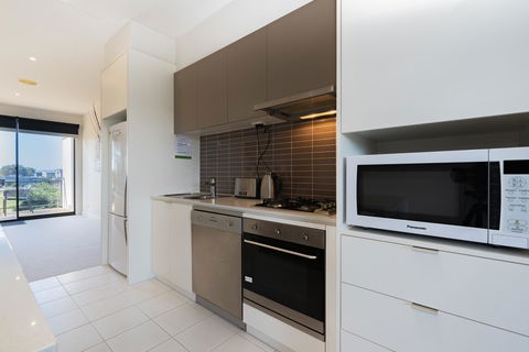 Stylish 3 Bedroom Townhouse - Free Parking - Accommodation Tasmania 10