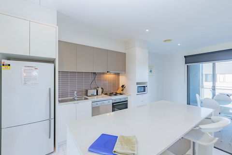Stylish 3 Bedroom Townhouse - Free Parking - Accommodation Tasmania 11