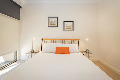 Stylish 3 Bedroom Townhouse - Free Parking - Accommodation Tasmania 6