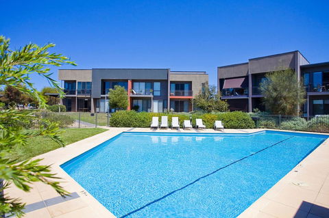 Stylish 3 Bedroom Townhouse - Free Parking - Accommodation Tasmania 5