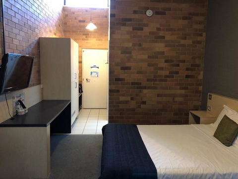 Bribie Island Hotel - Accommodation Tasmania 3