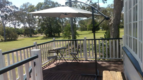 Lake Weyba Noosa Lodge & Kangaroos - Accommodation Tasmania 2