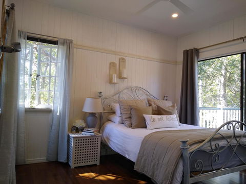 Lake Weyba Noosa Lodge & Kangaroos - Accommodation Tasmania 1