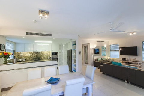 Emerald Noosa - Accommodation Tasmania 9