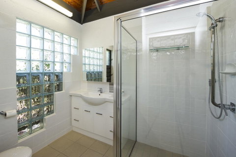 Island Leisure Resort - Accommodation Tasmania 3