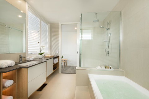 Heart Hotel And Gallery Whitsundays - Accommodation Tasmania 1