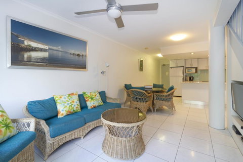 The White House Port Douglas - Accommodation Tasmania 24