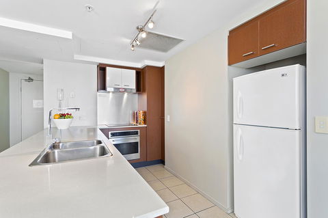 Beach Stay - Ocean & Riverview Resort Chevron Renaissance Central Surfers Paradise - Accommodation Tasmania 5