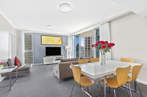 Beach Stay - Ocean & Riverview Resort Chevron Renaissance Central Surfers Paradise - Accommodation Tasmania 10