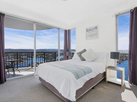 Beach Stay - Ocean & Riverview Resort Chevron Renaissance Central Surfers Paradise - Accommodation Tasmania 1