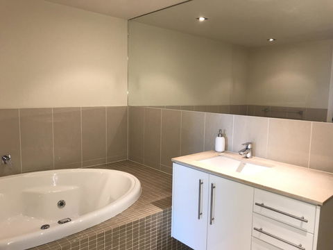 Proximity Waterfront Apartments - Accommodation Tasmania 22