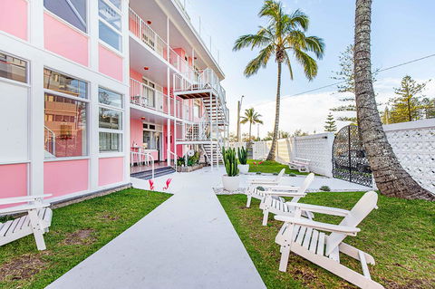 The Pink Hotel Coolangatta - Accommodation Tasmania 2