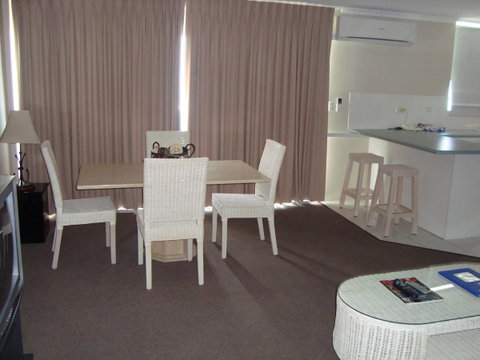 Grosvenor Beachfront Apartments Surfers Paradise - Accommodation Tasmania 26