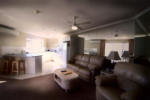 Grosvenor Beachfront Apartments Surfers Paradise - Accommodation Tasmania 9