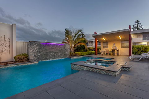 Platinum International - Accommodation Tasmania 24