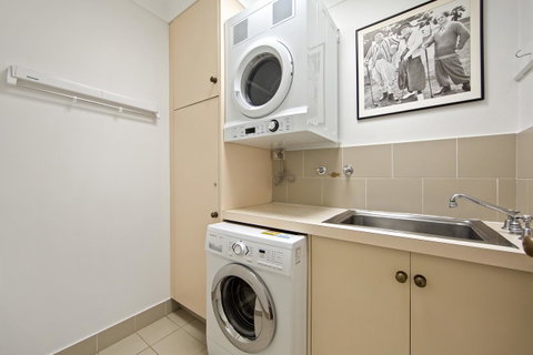 Montipora Unit 3 - In The Heart Of Airlie, Wi-fi And Netflix - Accommodation Tasmania 9