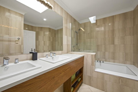 Montipora Unit 3 - In The Heart Of Airlie, Wi-fi And Netflix - Accommodation Tasmania 8